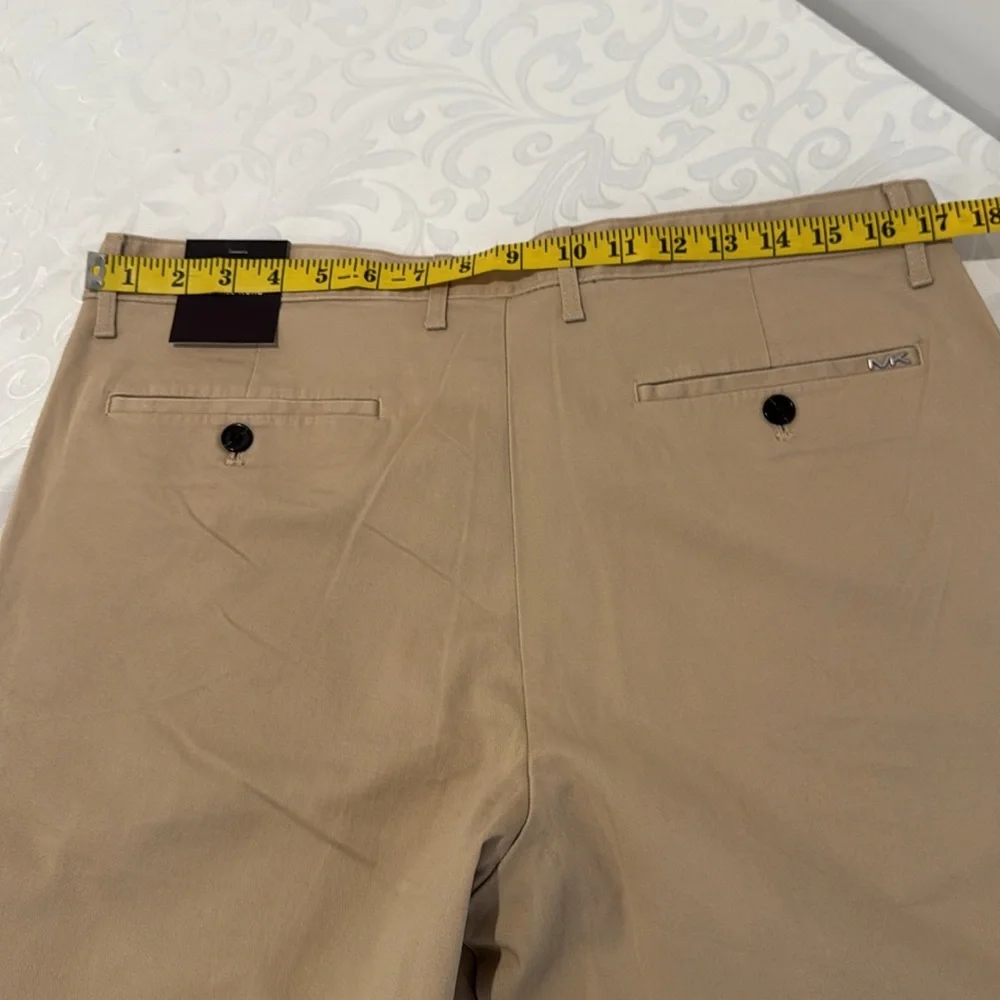 MK Men’s Chino Shorts. Size 33
